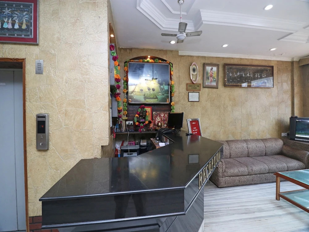 OYO 22075 Hotel Bali Palace