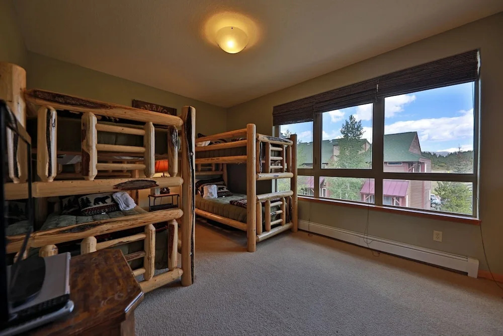 Winterstar Townhome 3 Bedrooms 3.5 Bathrooms Townhouse