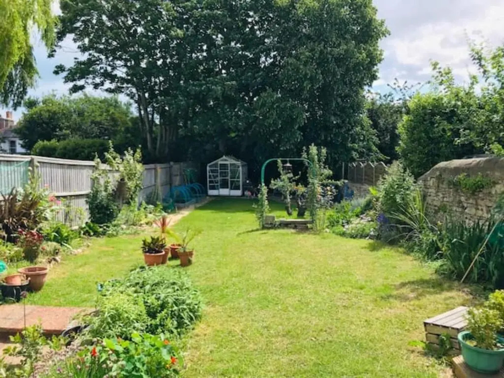 Crofton House Garden Apartment