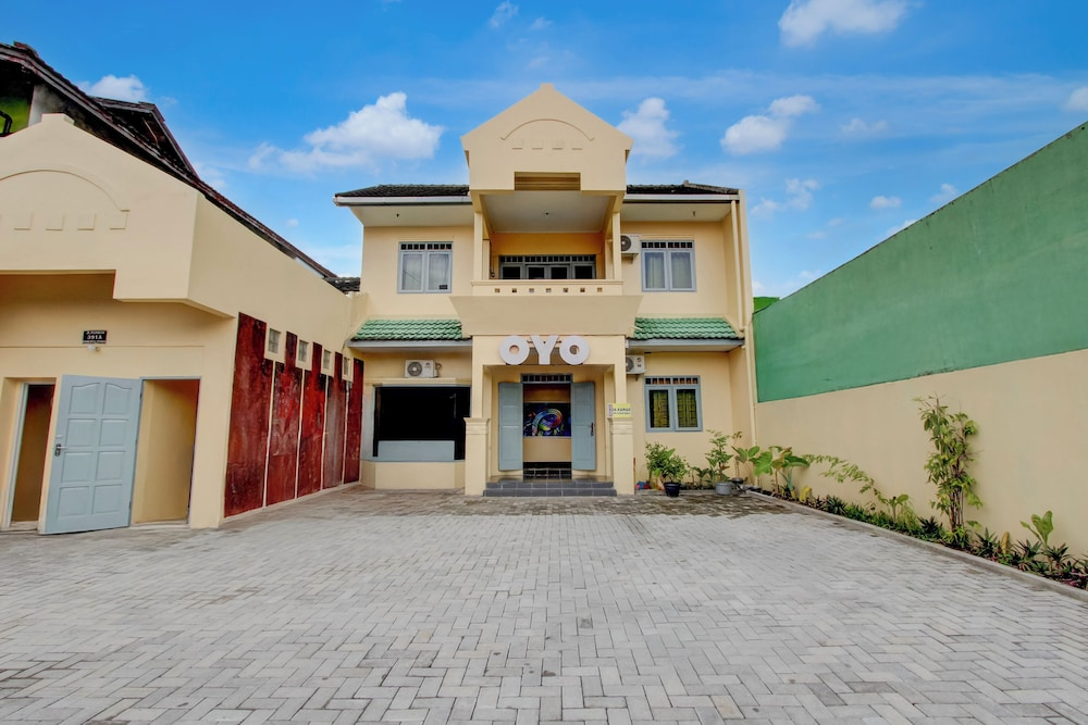 OYO 95136 Jec Plumbon Homestay Syariah