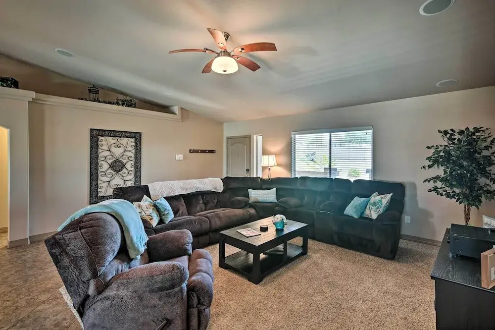 Pool, Hot Tub & Lake Views: Lake Havasu Home!