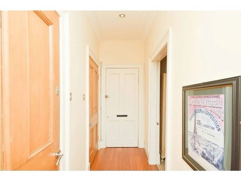 1 Bedroom New Town Flat Near City Centre Sleeps 2