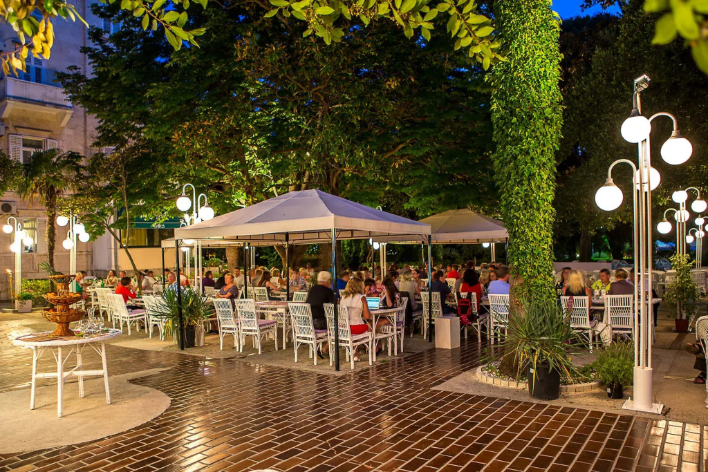 Hotel Sumratin
