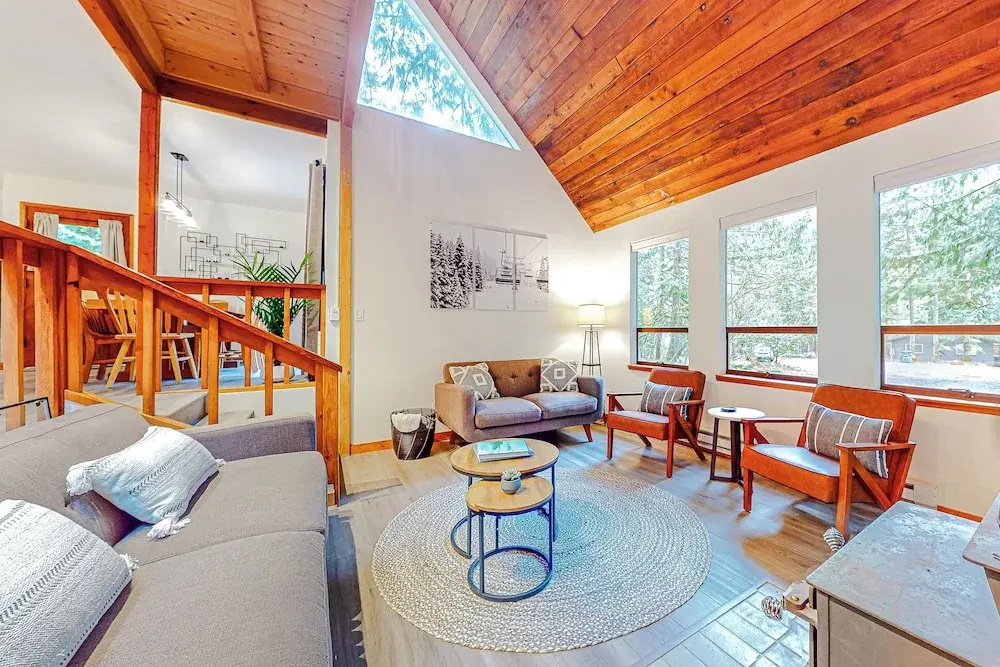 Forested 4 BR w/ Games, Fire Pit & Wood Stove