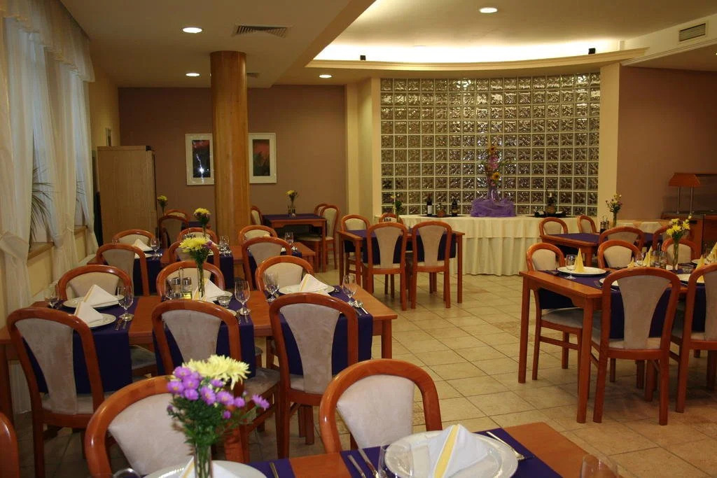 Hotel Summit