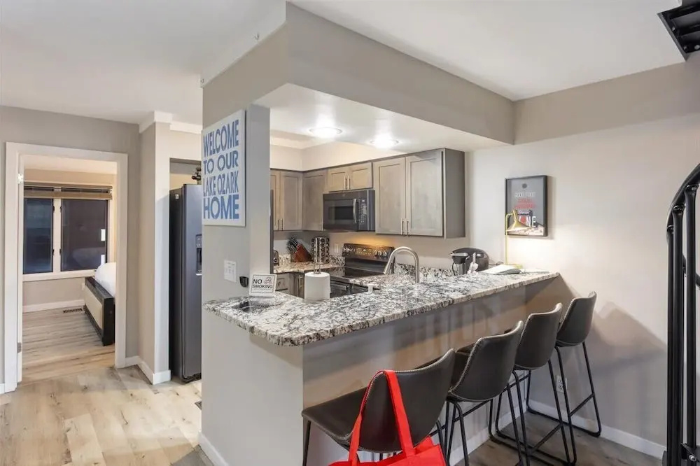Lakefront Condo Indoor Pool, Sauna, & Pickle Ball