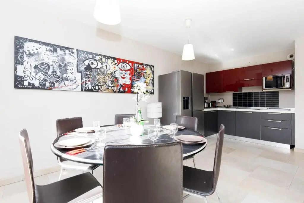 3 Bedrooms: 200m From Croisette