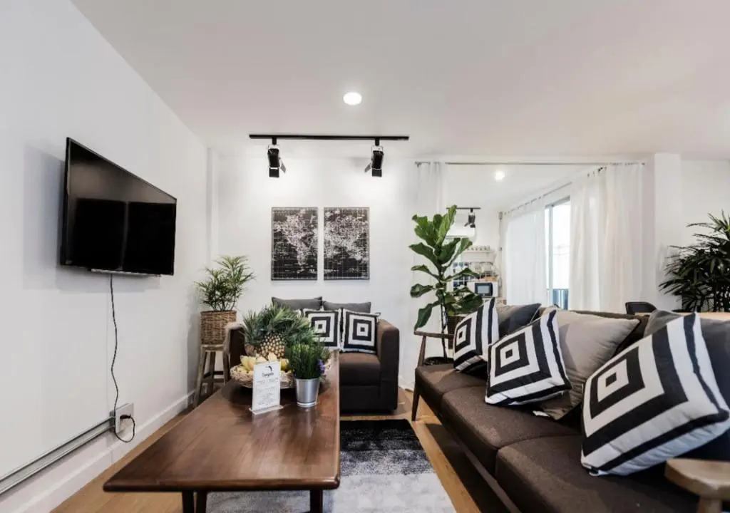 2 Bedrooms 1 living room near Old City