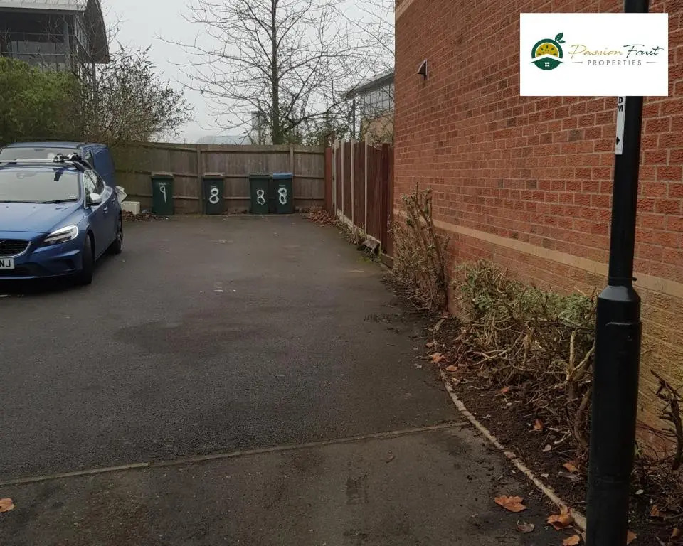 3 Bedroom 2 Bath House By Passionfruitproperties Close To Coventry City Centre - Free Wi-Fi, Driveway And Garden - 8RWC