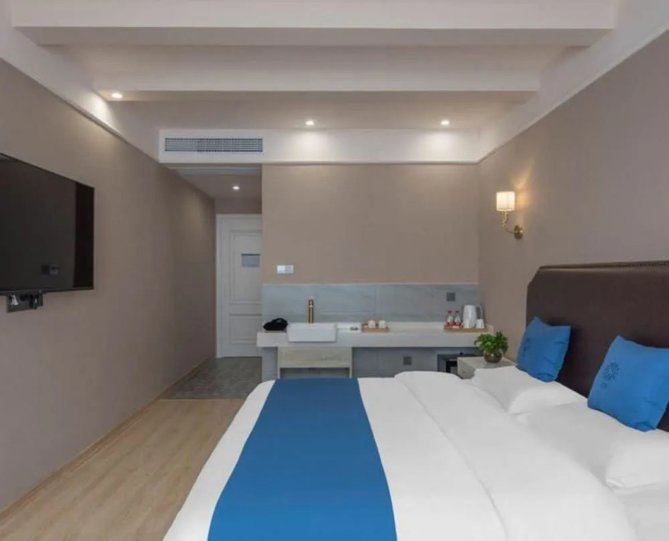 Floral Hotel Falan Small Town