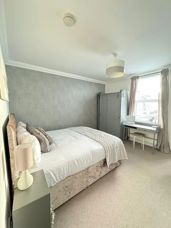 Inviting Apartment in Reading