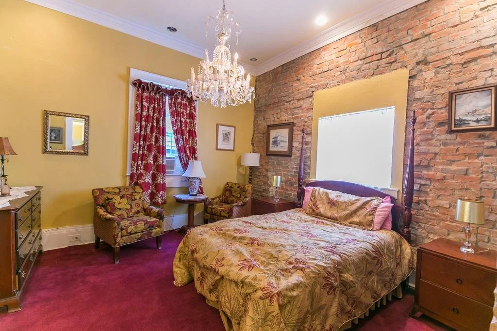 Mag's 940 Guest House