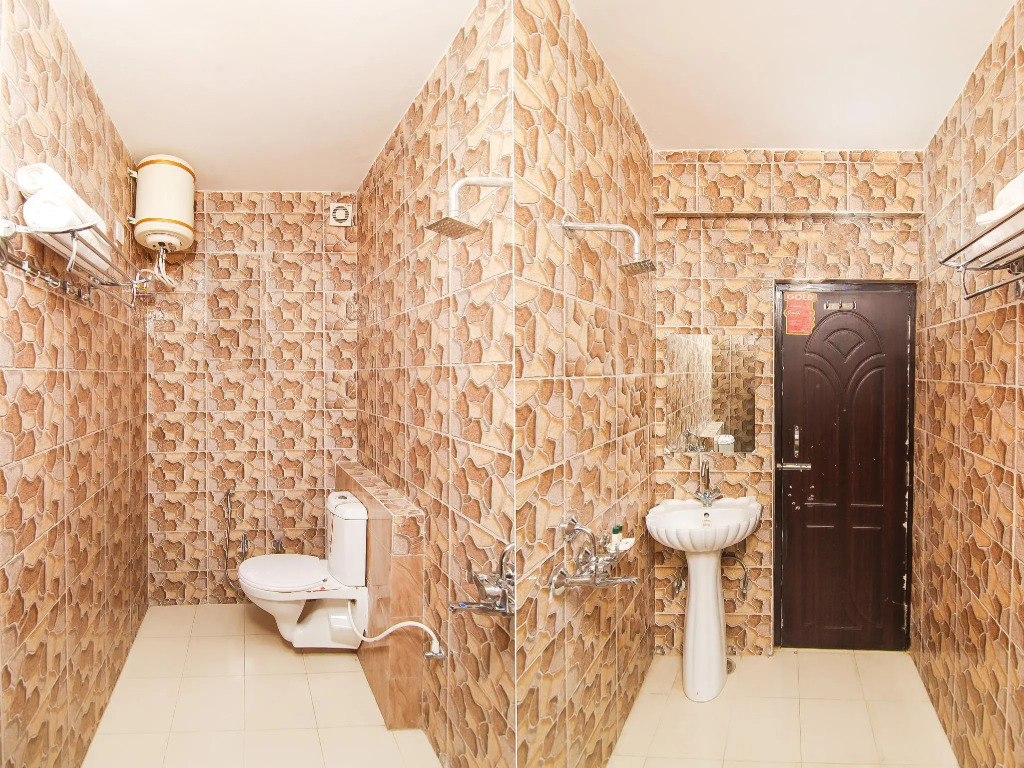 OYO 13314 Grand Almada Inn