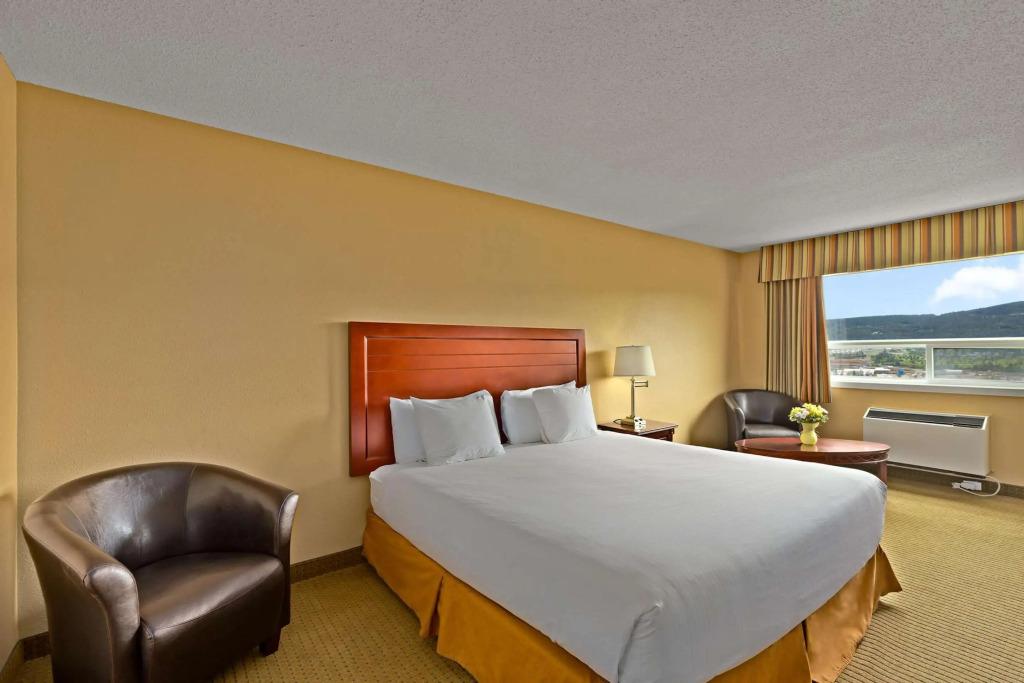 Coast Fraser Inn