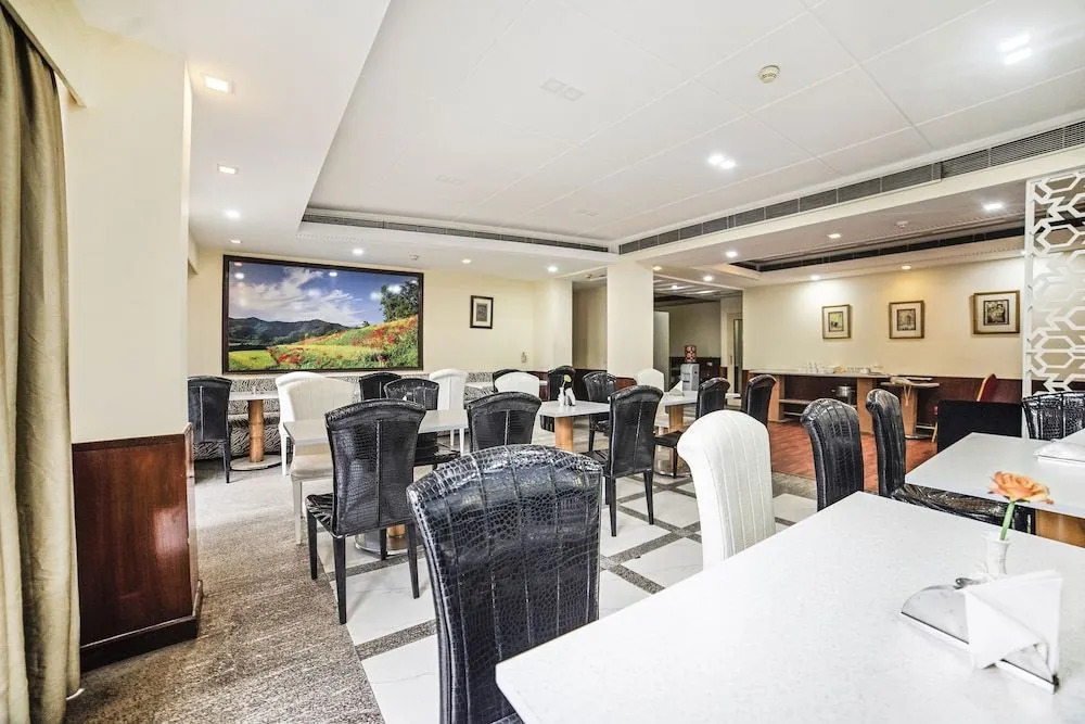 FabHotel BMK GK1
