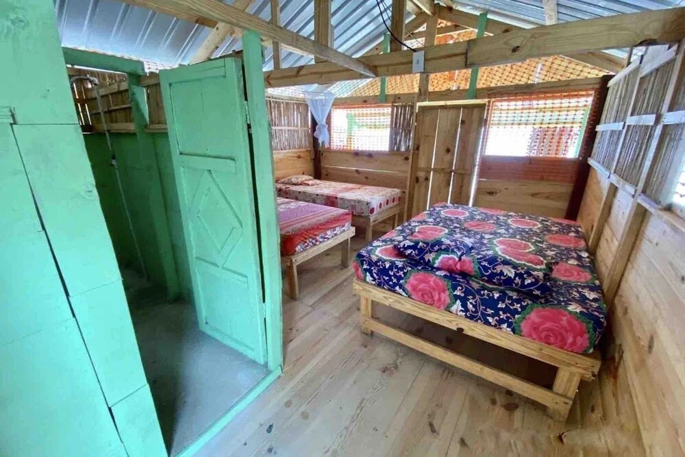 Private Ocean-Front Cabin with private bathroom on San Blas Island