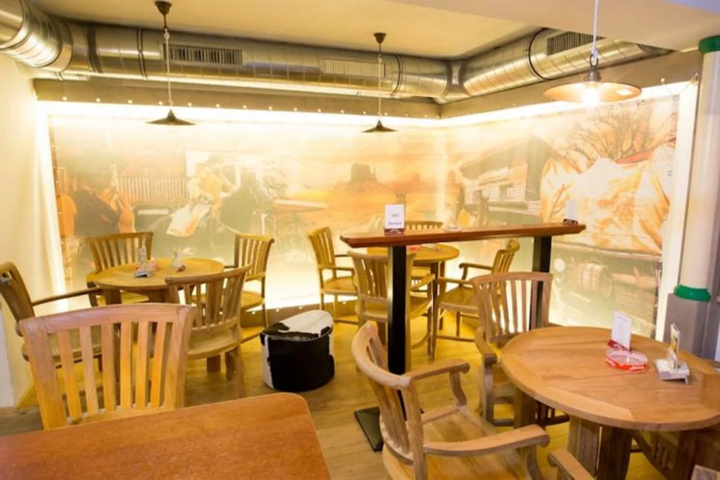 A&T Hotel & Hostel