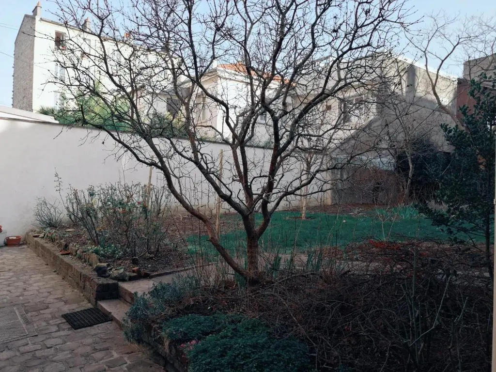 Studio dans un quartier résidentiel à Montrouge avec le métro à 2 min