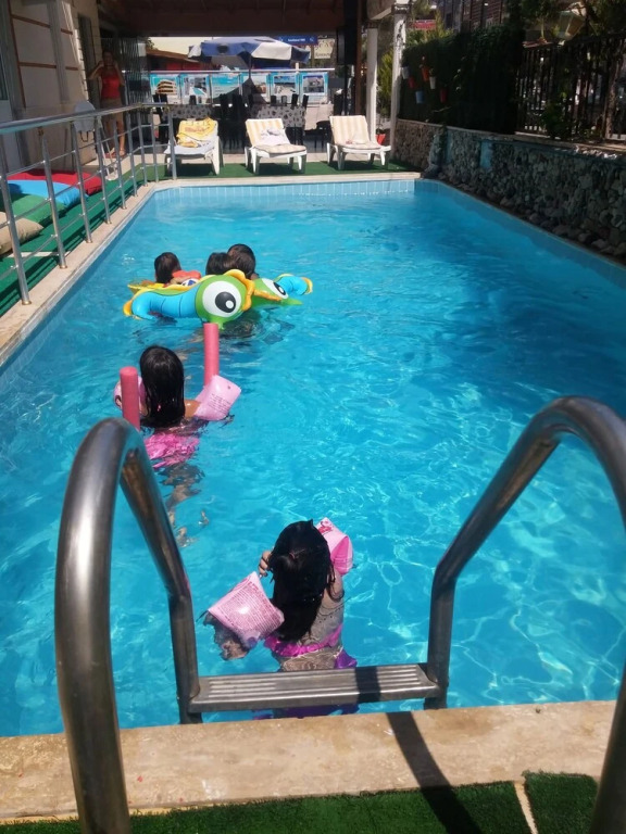 Uc Mevsim Otel