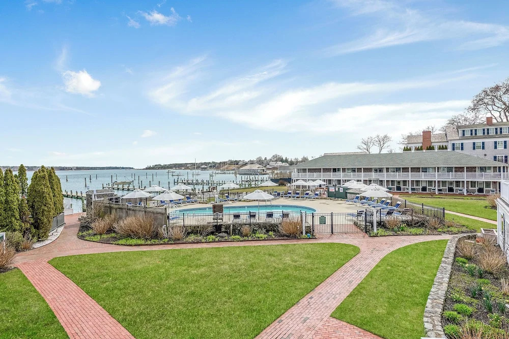 The Harborside Inn