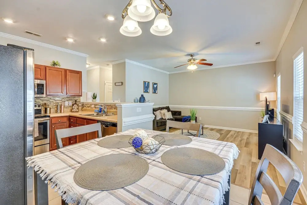 Charming Greensboro Townhouse With Back Patio!