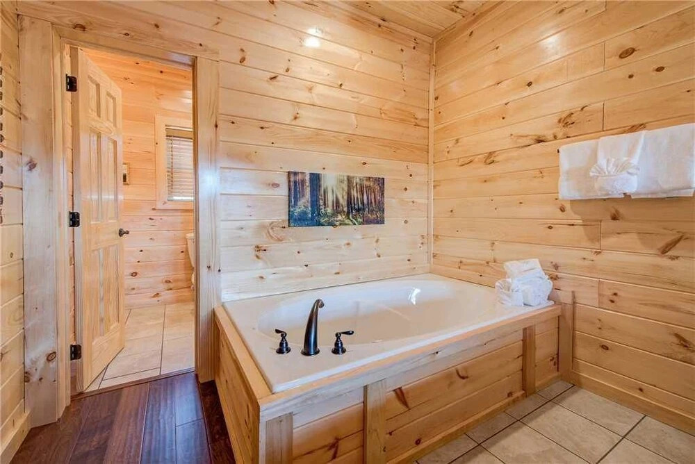 Damrons Dream 5 Bedroom Mountain View Home with Hot Tub