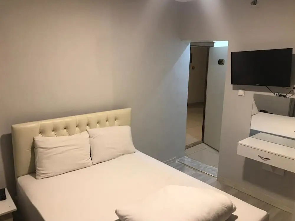 Petek Hotel