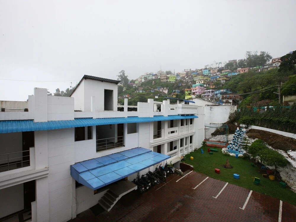 OYO 9950 Hotel Kurunji Meredian