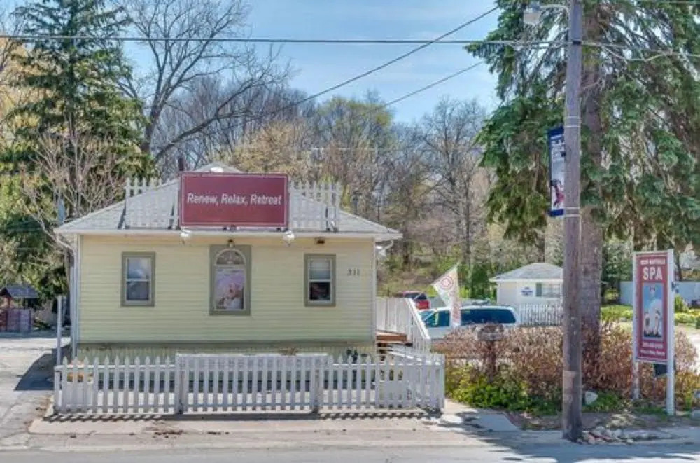 New Buffalo Inn
