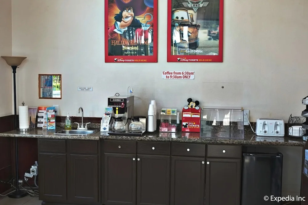 Econo Lodge At The Park