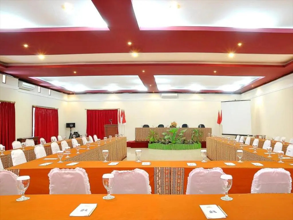Tryas Hotel
