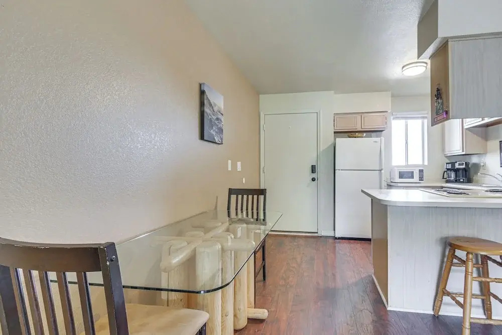 1 Mi to Beach: Lake Havasu City Condo w/ Balcony