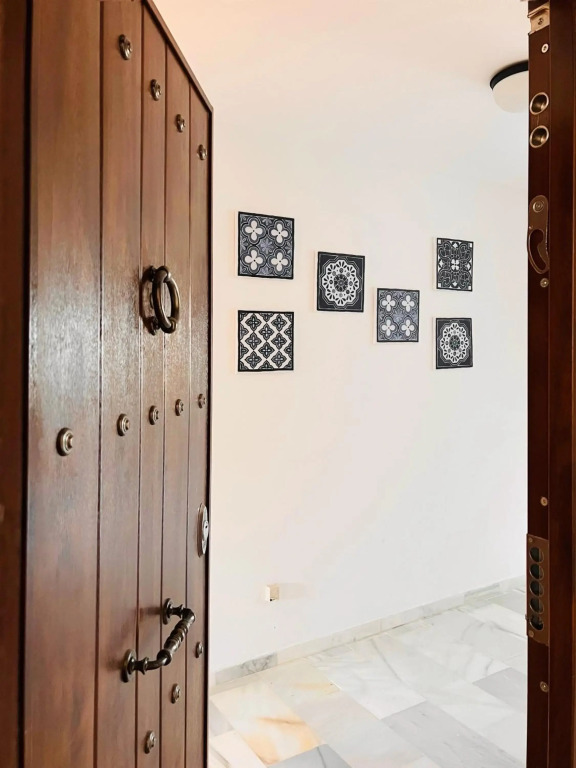 Renovated Apartment with Sea Views and Pool 6 min walk from Beach