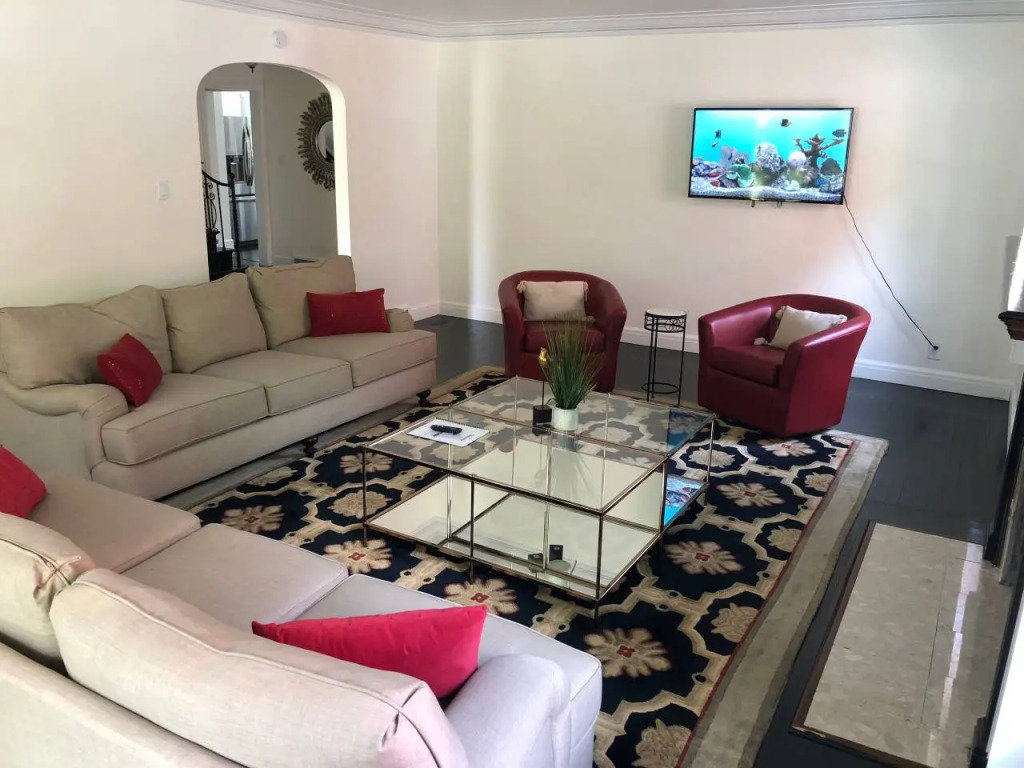 Spacious Luxury Home 5 min to Detroit Golf Club 4 car Free Parking