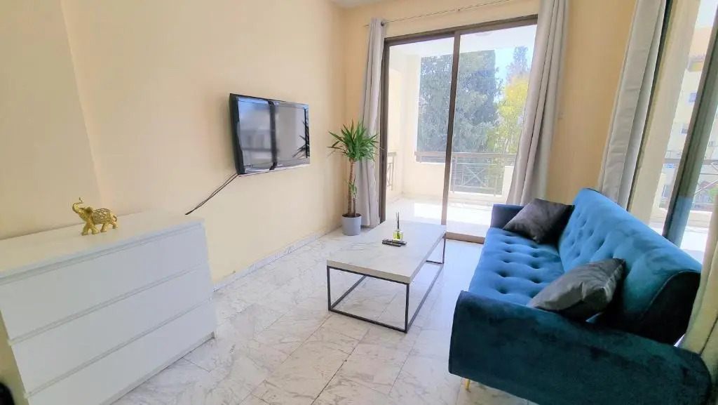 Comfy Rooms + Near SALT LAKE + 100MBit Internet + Shared Apartment