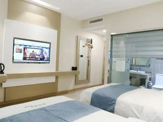 VX Hotel (Nanjing South Railway Station Daming Road Subway Station)