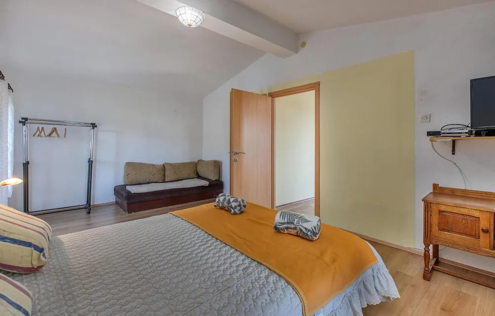 Beautiful Apartment in Klenovica With 1 Bedrooms and Wifi