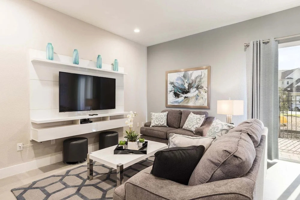 Precious Townhome BBQ 131