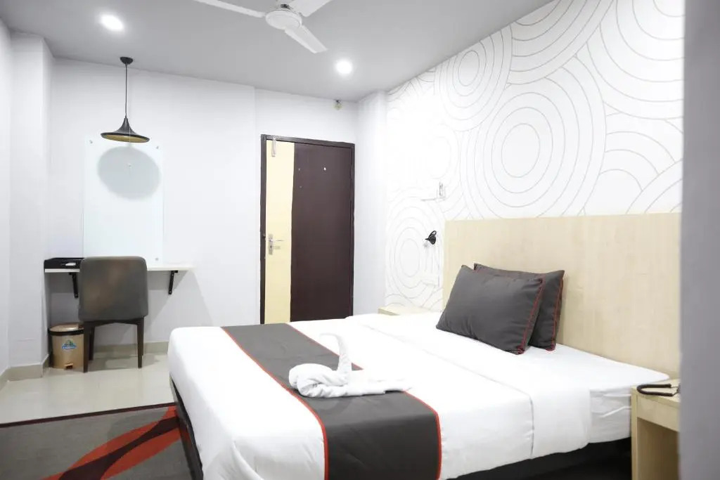 Townhouse 706 Hotel RJB Grand