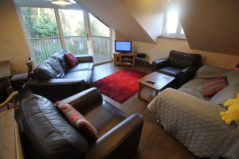 Violet Cottage 3 Bedroom Apartment by Cardiff Holiday Homes