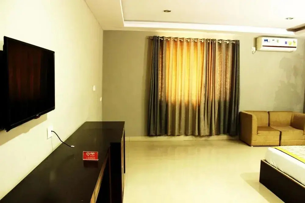 OYO 1177 Hotel Sky Wood Inn & Suites
