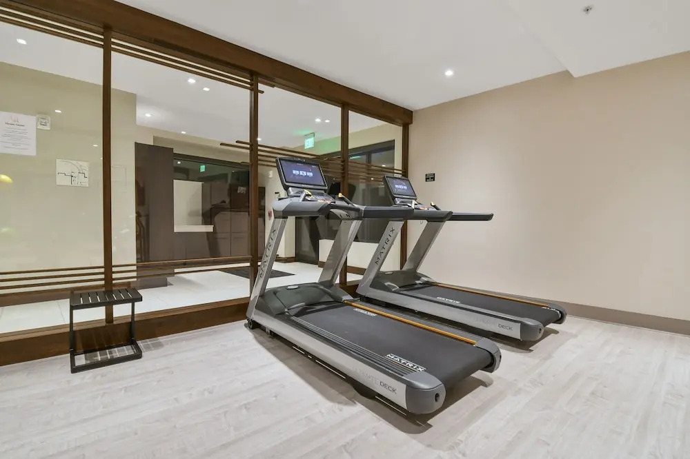 Ski In Out Modern 2BR Residence in Canyons Village