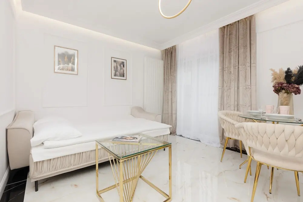 Glamour Studio by Renters Prestige