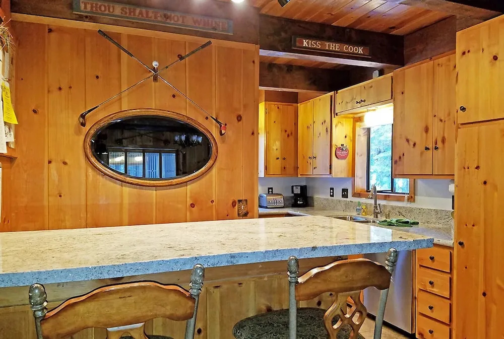 Wheelehan House - Close to Tahoe City & Tahoe Park HOA Beach Access!