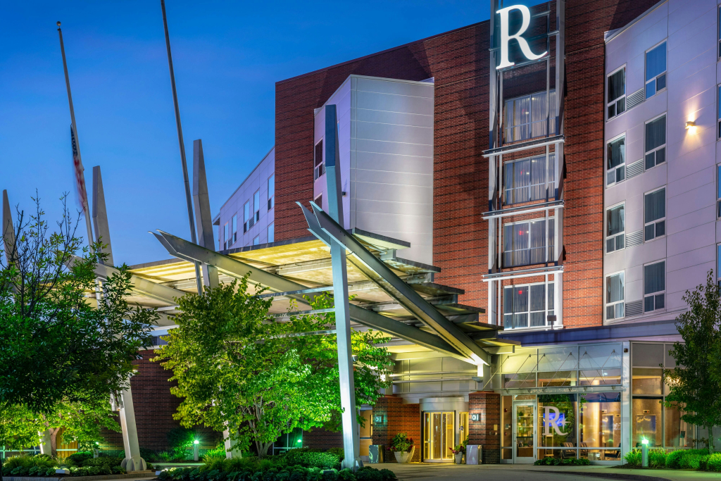 Renaissance by Marriott Boston Patriot Place Hotel