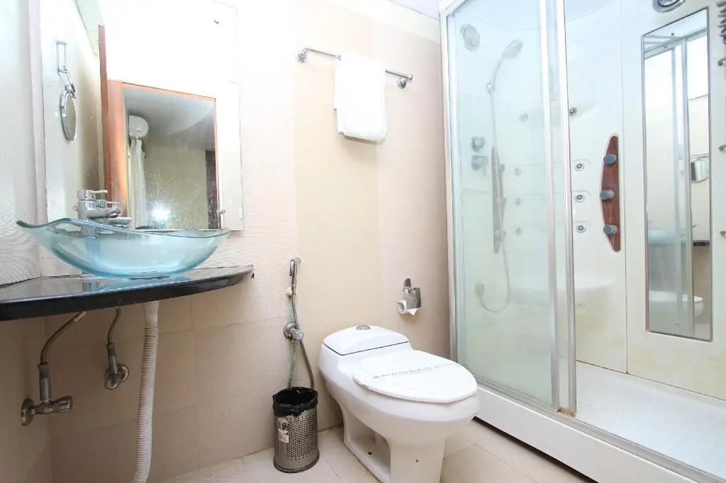 Ninn Hotel by OYO Rooms