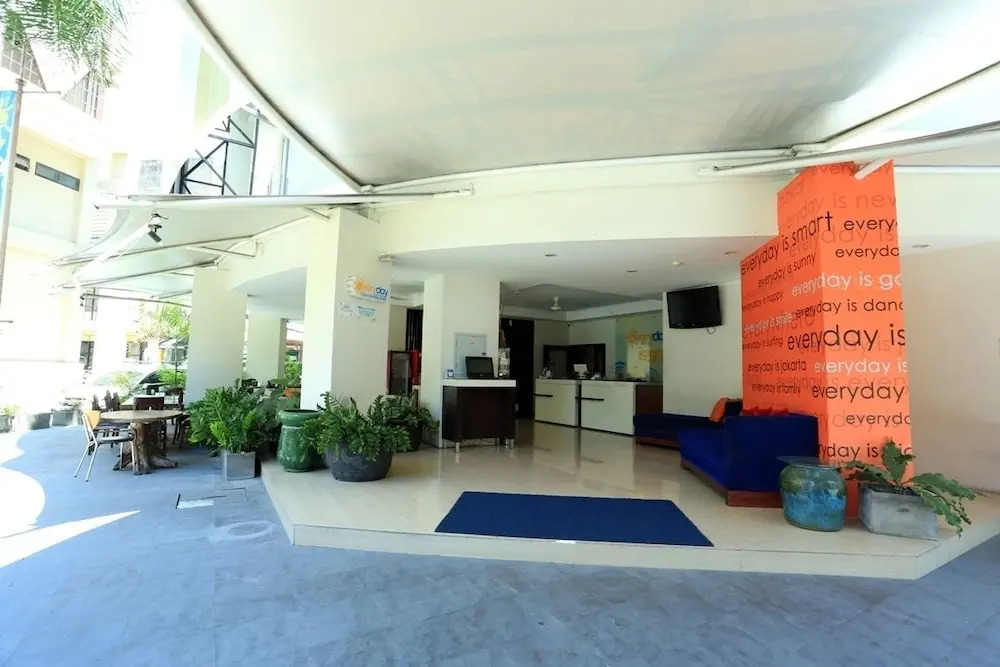 RedDoorz @ Istana Kuta Galeria