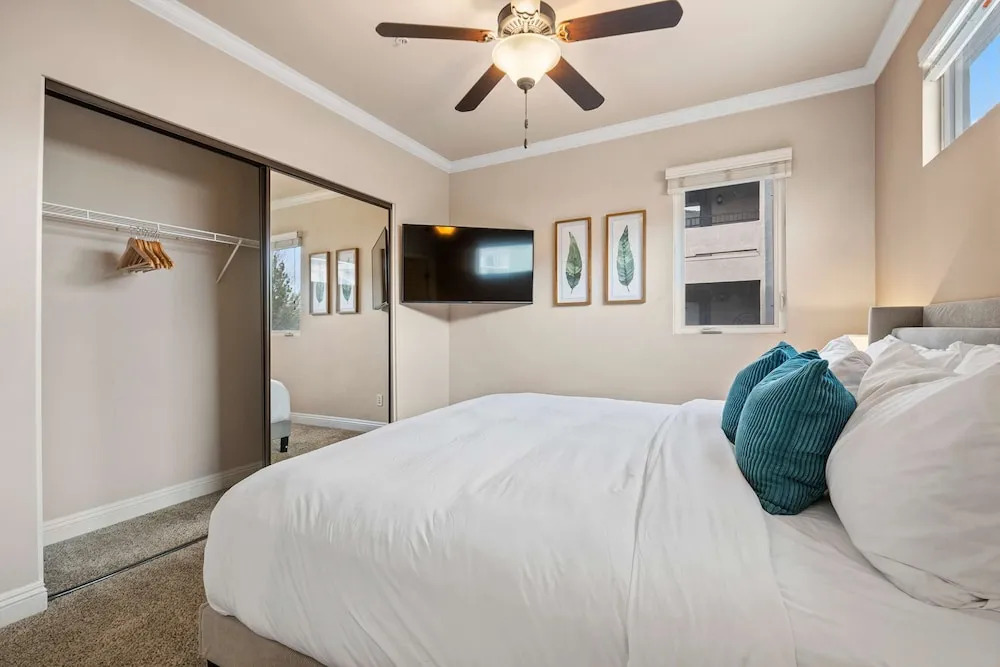 Luxury 2BR 2BA Apartment With Pool Gym Theater