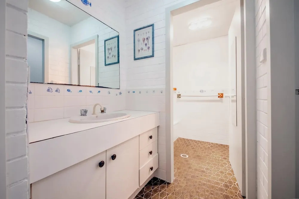 Villa Ellisa, Unit 1/10 Columbia Close