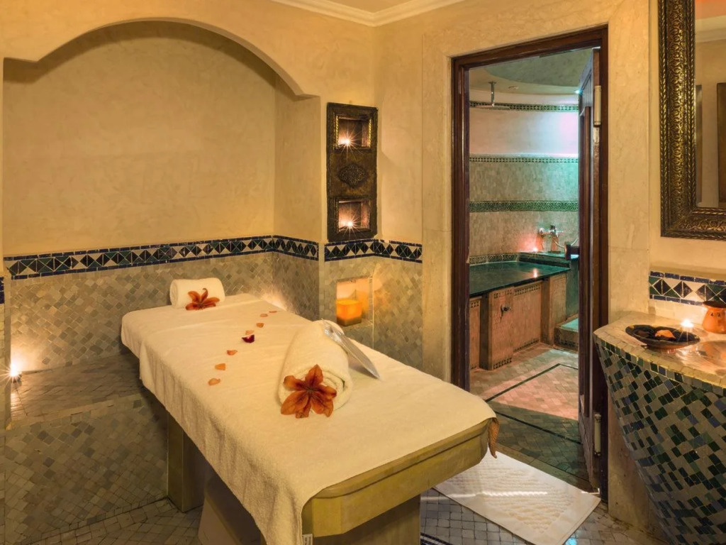 L Amphitrite Palace Beach Resort & Spa
